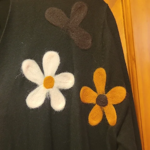 Black and White Cardigan with Floral Accents - Picture 4 of 5